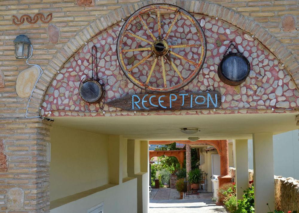 Mavrikos Hotel Plános Eksteriør billede