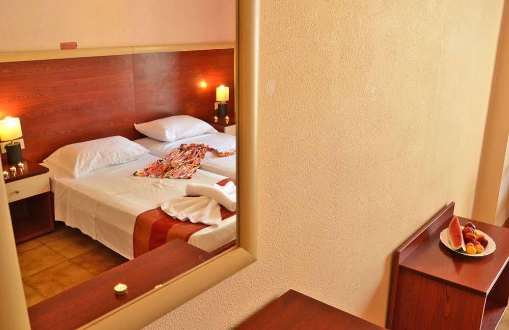 Mavrikos Hotel Plános Eksteriør billede
